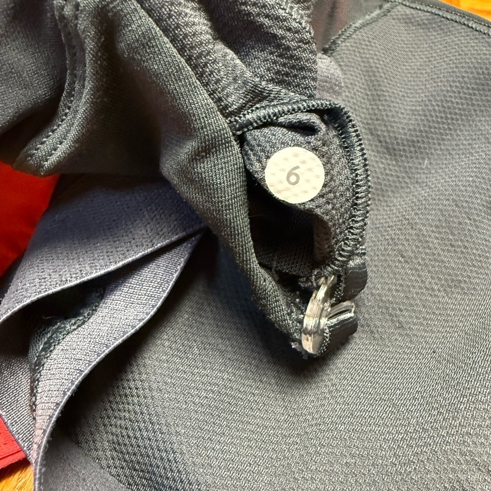 Lululemon Spin It To Win It Tank – Love Red / Deep Coal – Size 6 Built in Bra - Picture 8 of 11